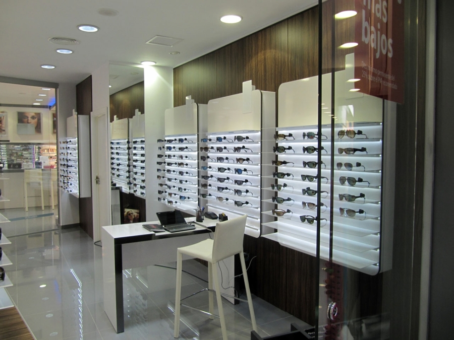 Óptica-Súper Perfumería, Plaza de la Aurora, Motril (Granada)