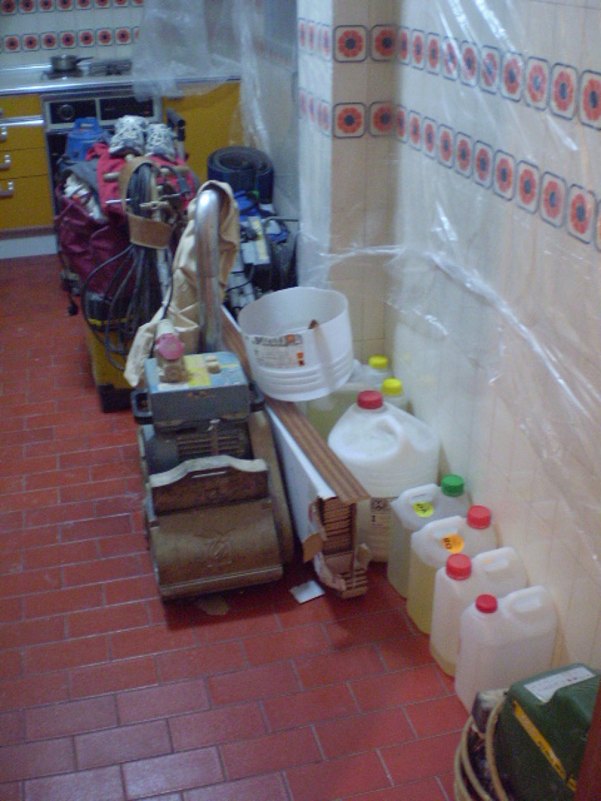 Organizando material para la obra