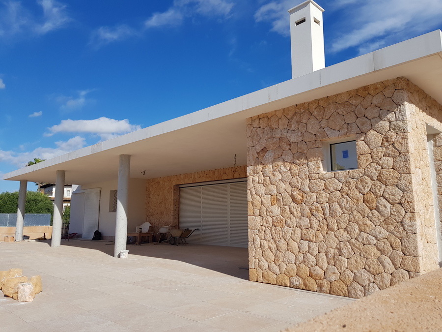 otra perspectiva del porche frontal