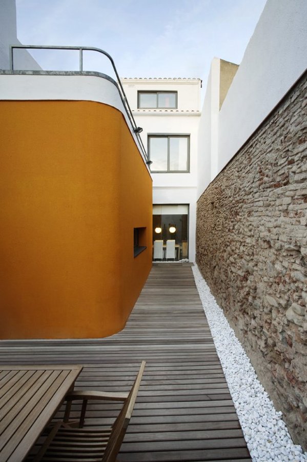 pasillo de piedra exterior