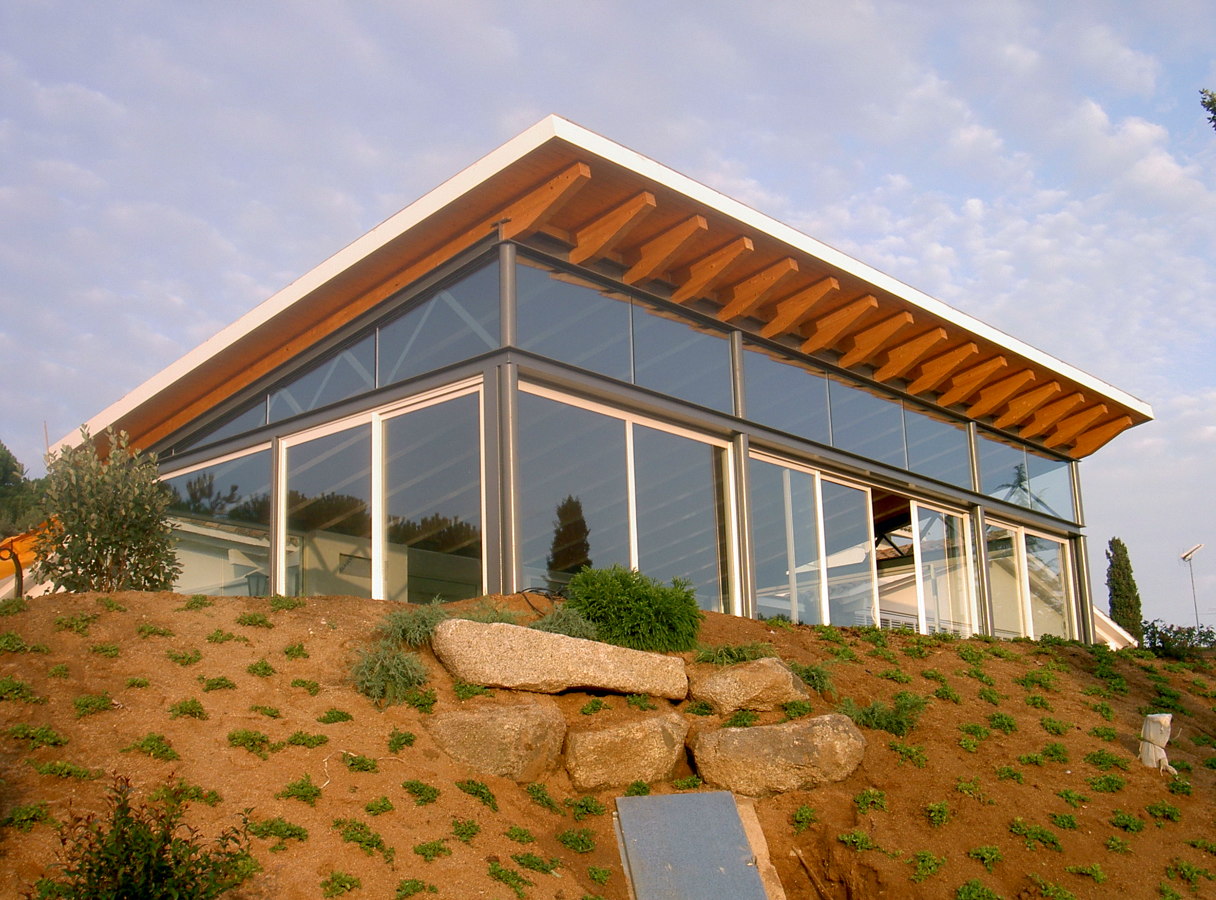 Pabellón con piscina interior-exterior