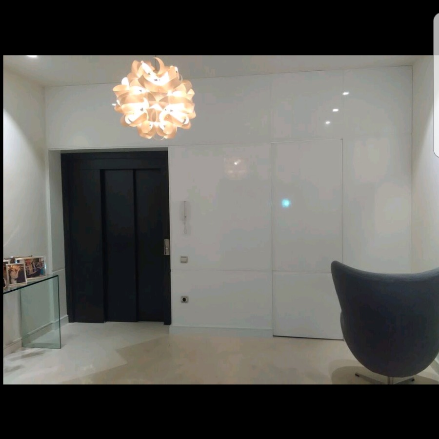 padelado de pared y puerta  enrasada