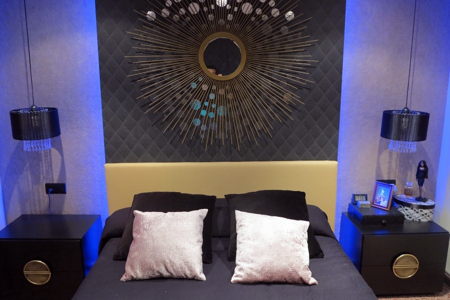 Panel iluminado en azul