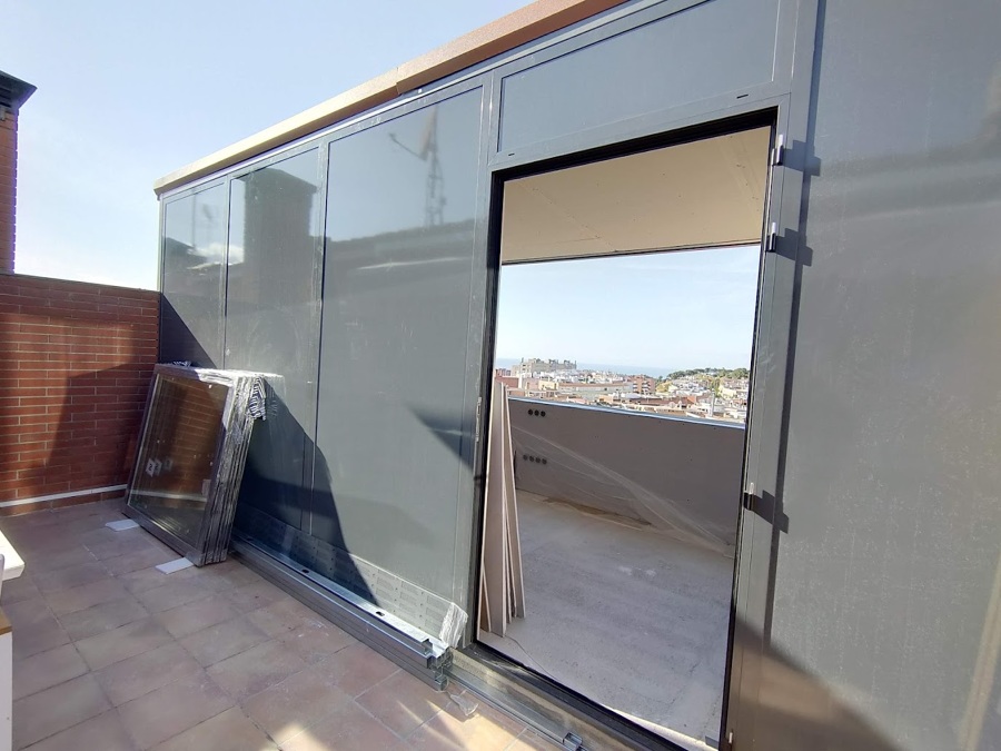 Panel sándwich en RAL 7016 TX