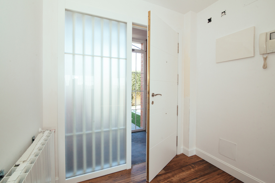 Panelado puerta entrada