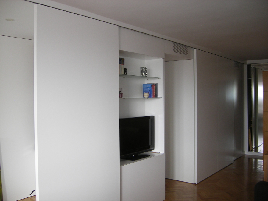 panelados salon que ocultan TV y entrada pasillo