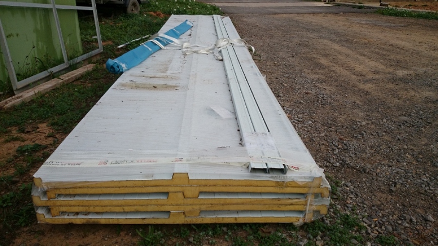 paneles aislantes tipo "sandiwich"