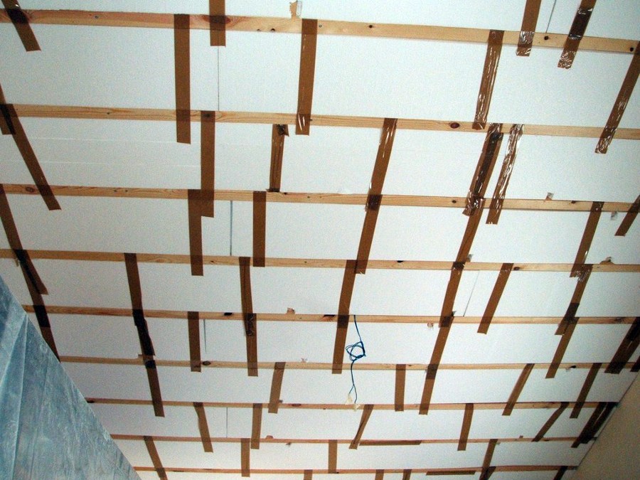 PANELES DE MADERA EN TECHO HABITACIÓN