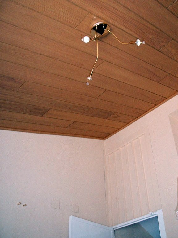 PANELES DE MADERA EN TECHO HABITACIÓN