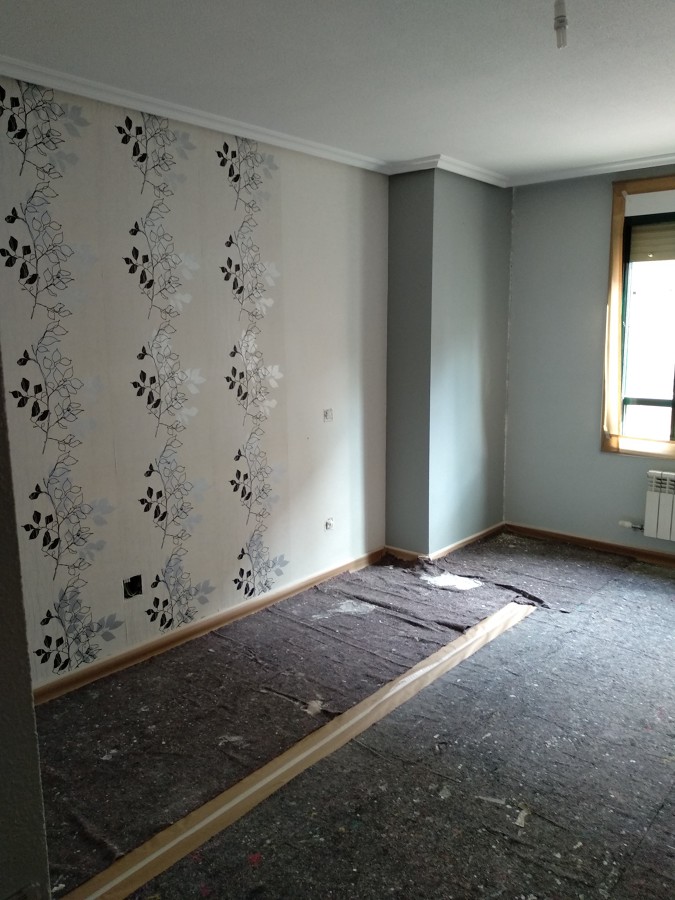 Papel decorativo posteriormente retirado