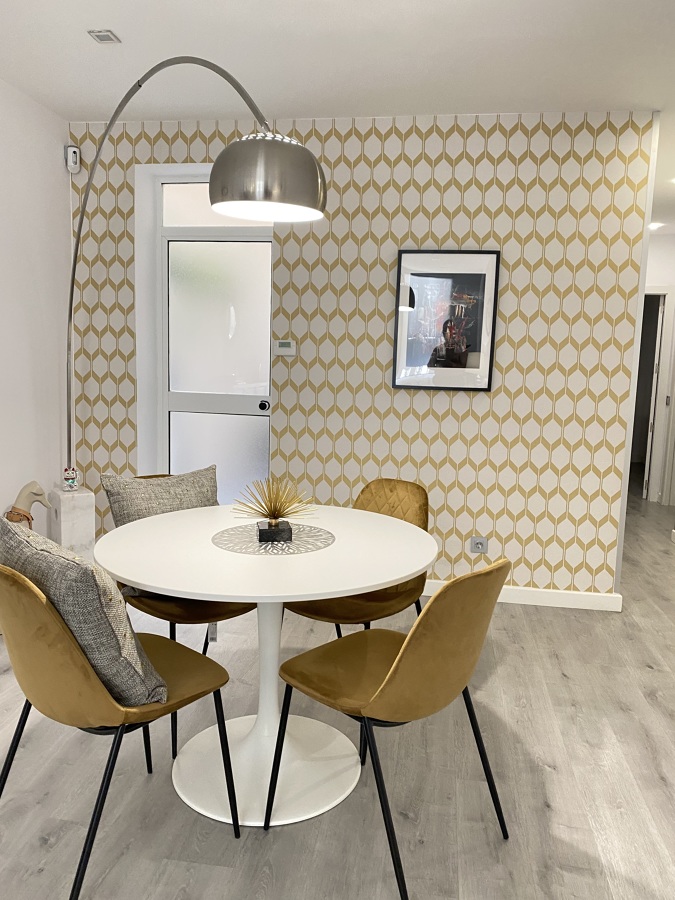 Papel pintado salón en moderno MINI PISO en Madrid