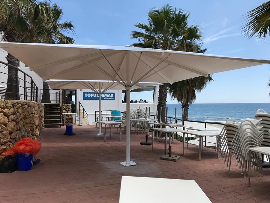 PARASOL DE GRANDES DIMENSIONES