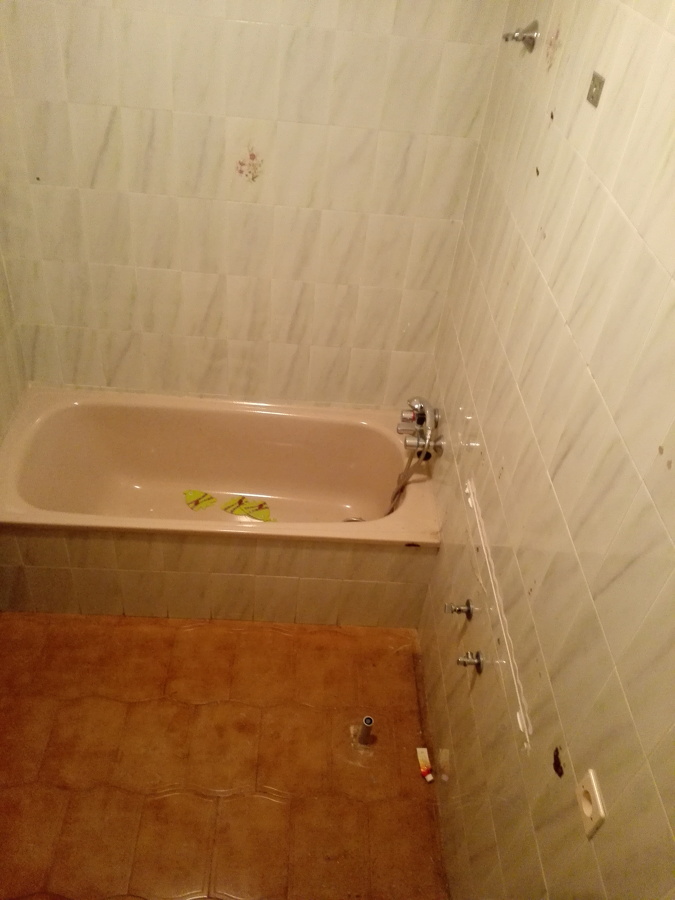 pared a demoler entre baño y armario