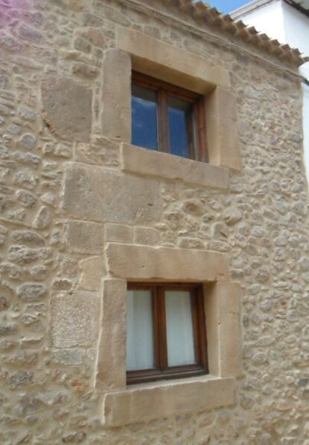 pared antigua restaurada