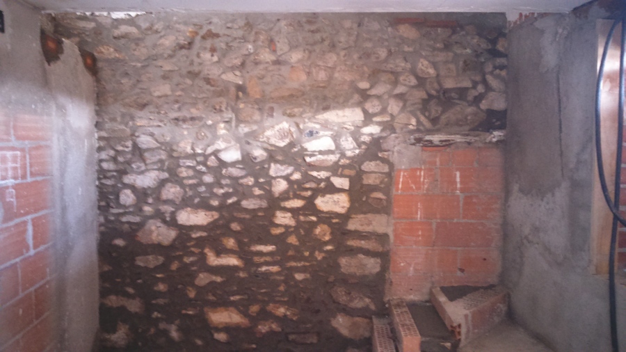 PARED DE PIEDRA JUNTEADA CON CEMENTO