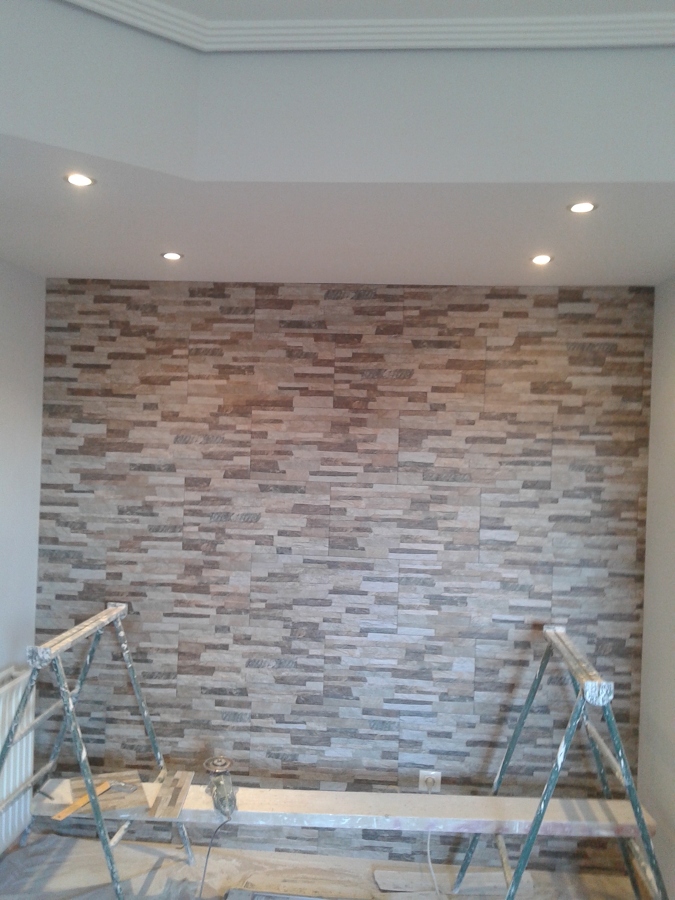 Pared frontal del salón, en proceso de obra.