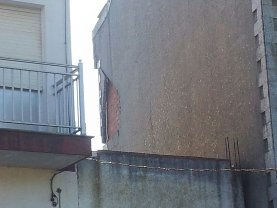 pared medianera deteriorada