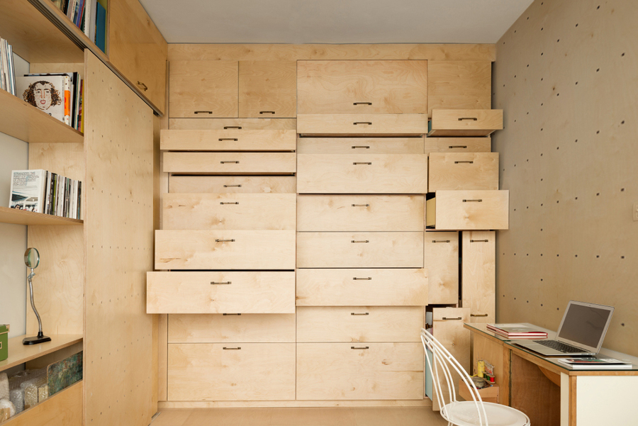 Pared panelada con cajones