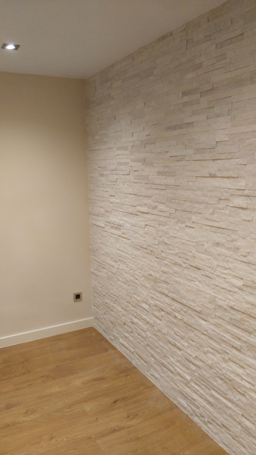 pared piedra en reforma piso