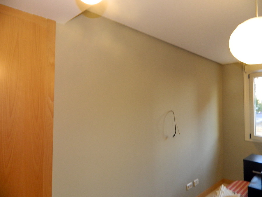 pared pintada en plastica de color