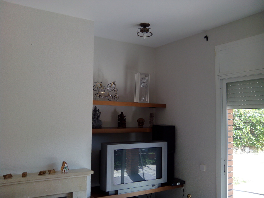 PARED Y TECHO EN ESQUINA DEL SALOM COMEDOR PINTADO Y ORDENADO ¡