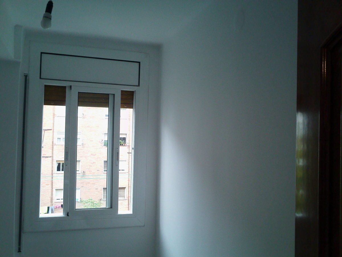 Paredes de habitación ya tratada, sin gotelé, lisas y pintada