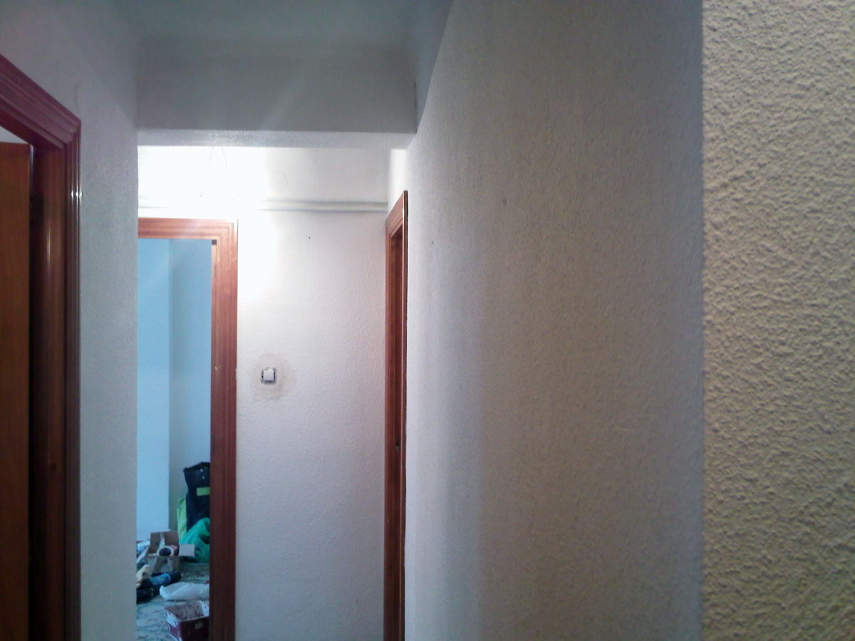 Paredes de pasillo sin tratamiento