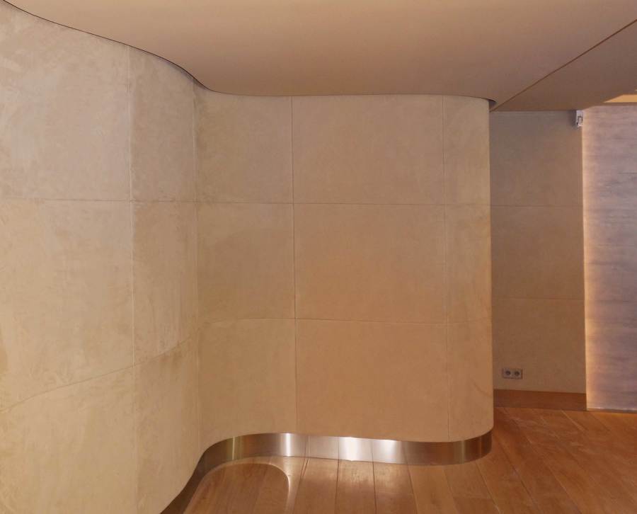 Paredes tapizadas con formas curvas