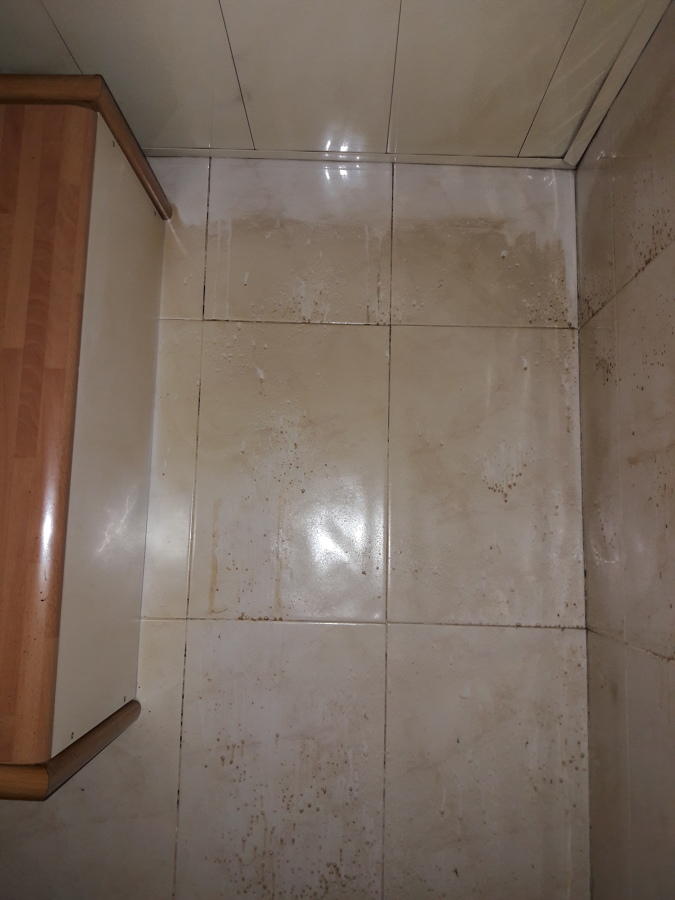 paredes-y-techo-grasa-residuos-limpieza-integral-barcelona-antes-05