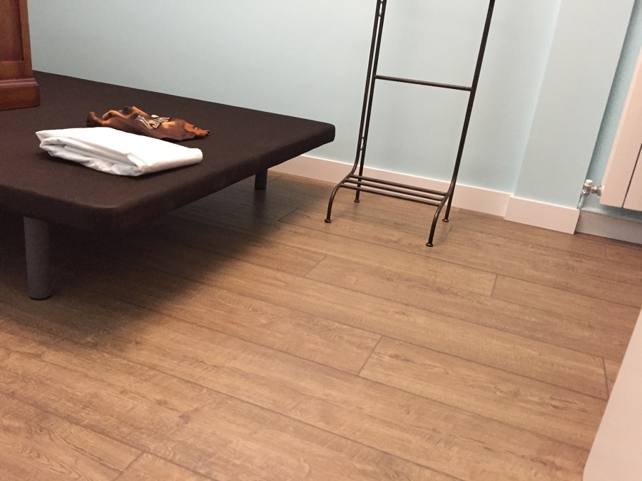 PARQUECITE - QUICK STEP - IMPRESSIVE IM1850 ROBLE RASPADO GRIS MARRON EN PLANCHAS