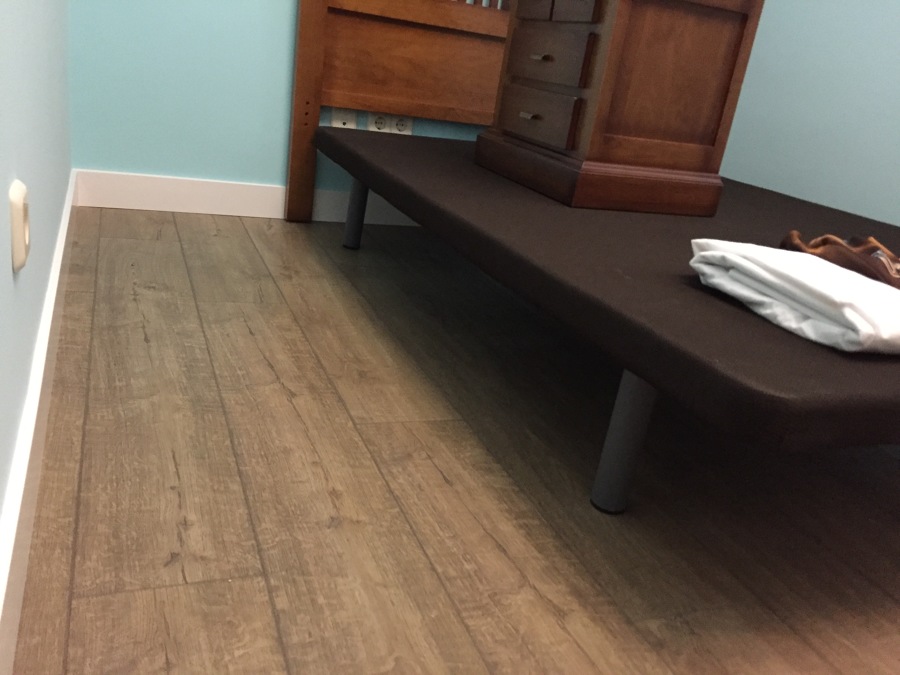 PARQUECITE - QUICK STEP - IMPRESSIVE IM1850 ROBLE RASPADO GRIS MARRON EN PLANCHAS