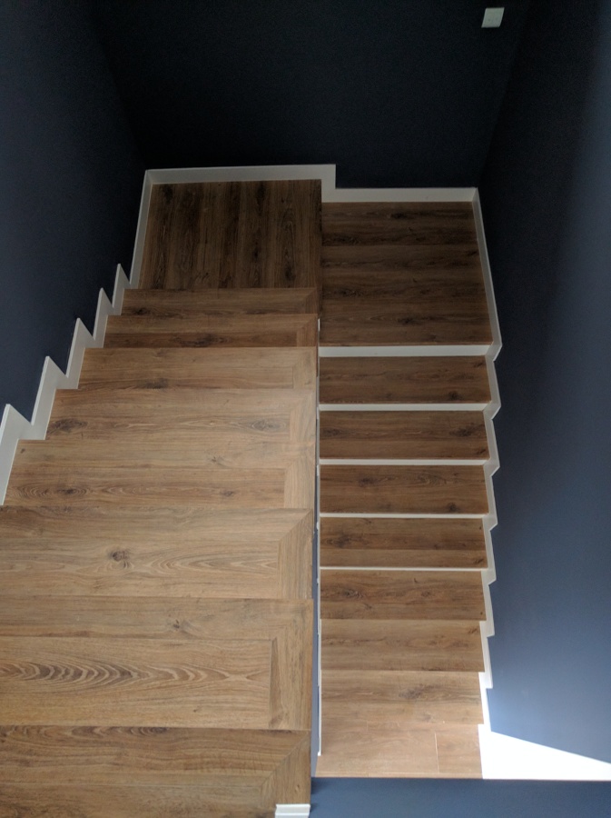 PARQUECITE - TARIMA LAMINADA - TARKETT - ESCALERAS