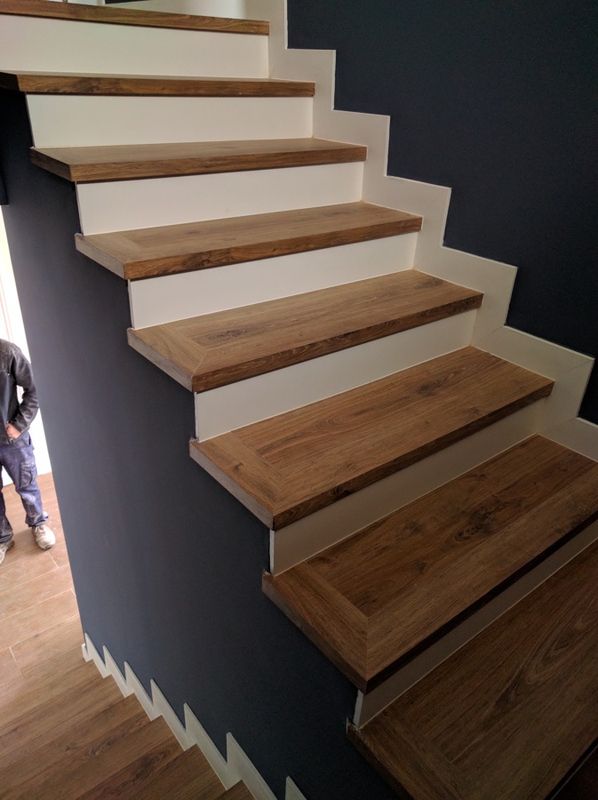 PARQUECITE - TARIMA LAMINADA - TARKETT - ESCALERAS