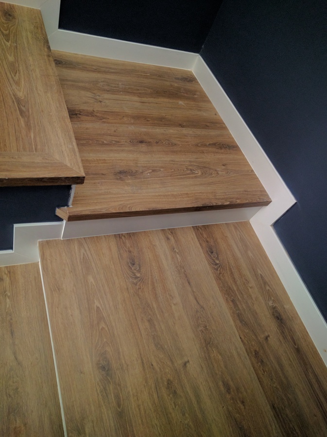 PARQUECITE - TARIMA LAMINADA - TARKETT - ESCALERAS