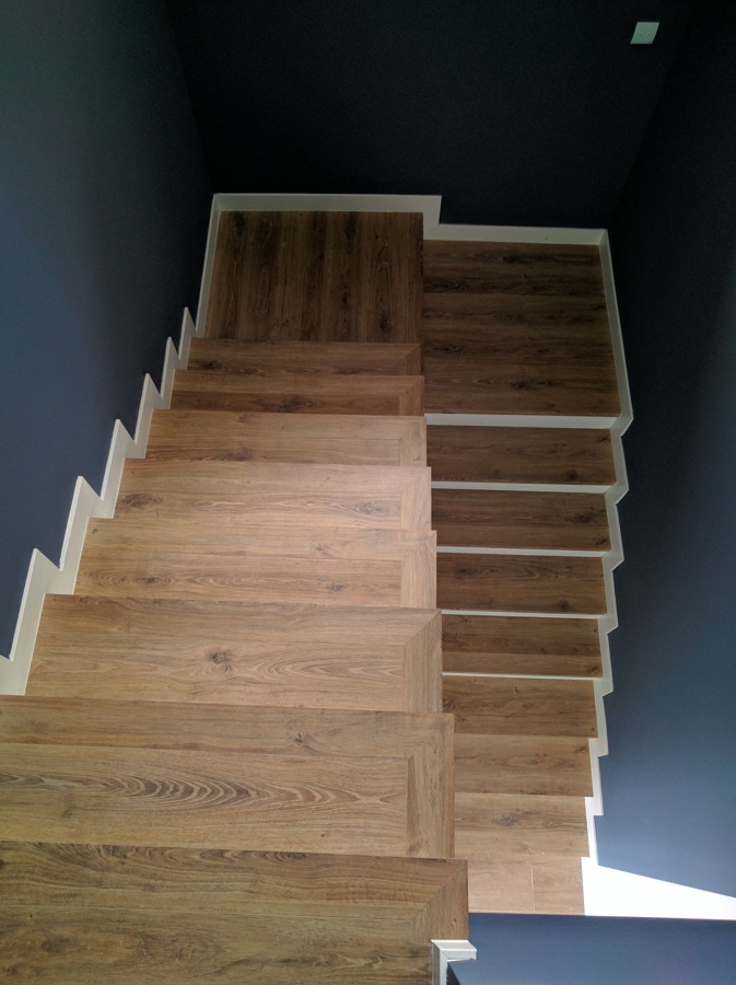 PARQUECITE - TARIMA LAMINADA - TARKETT - ESCALERAS