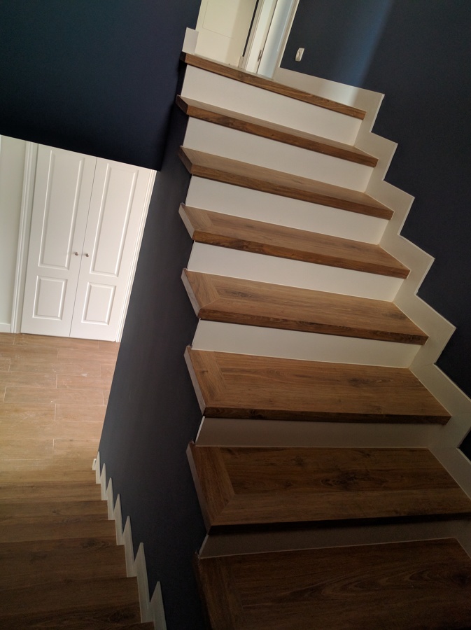 PARQUECITE - TARIMA LAMINADA - TARKETT - ESCALERAS