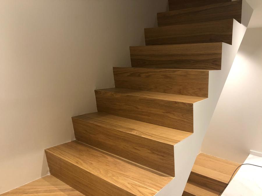 Parquet de madera, escalera.