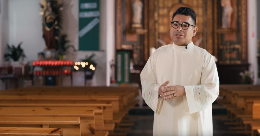 Párroco de la Iglesia de San Tirso, Héctor Manuel Paña