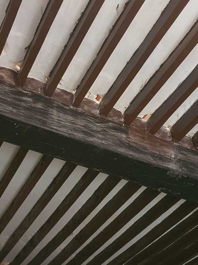 Parte de abajo forjado vigas de madera