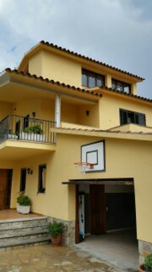 pARTE LATERAL ISQUIERDA DE LA FACHADA CASI TERMINADA ¡