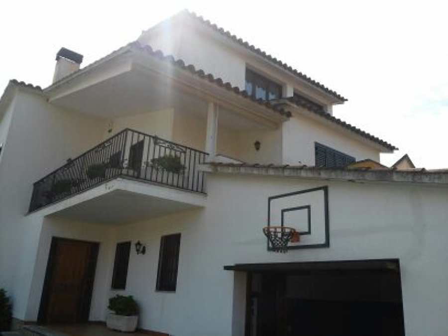 PARTE LATERAL IZQUIERDA DE LA FACHADA PREPARÁNDOLA PARA PINTARLA ¡ 