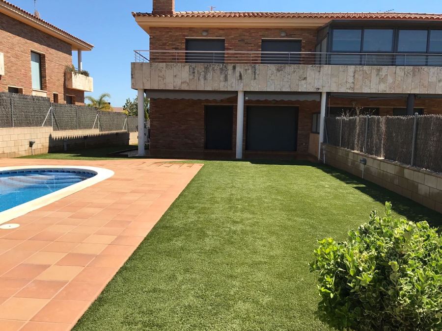 Parte trasera junto a piscina