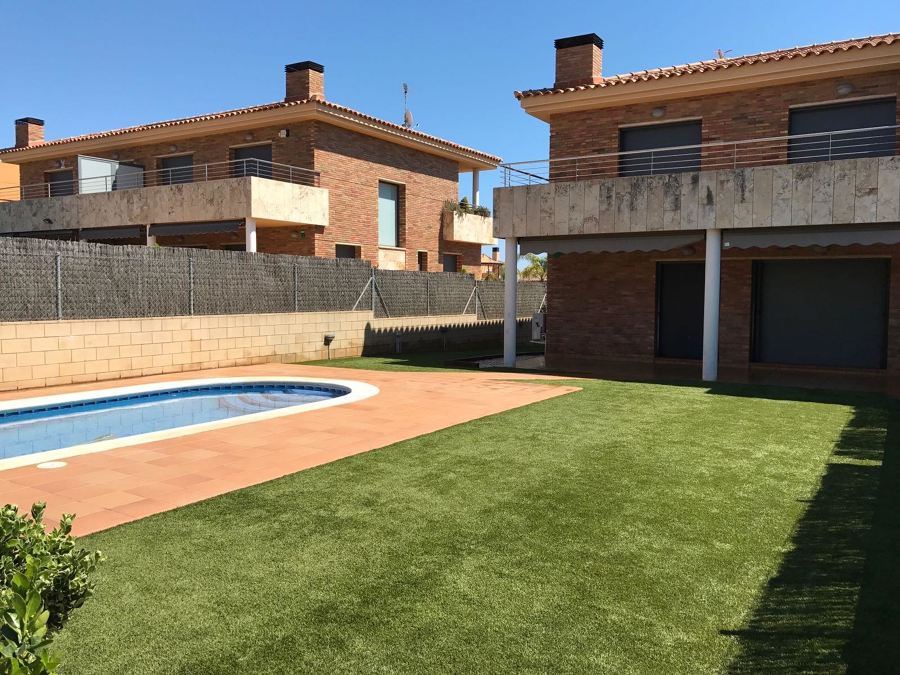 Parte trasera junto a piscina