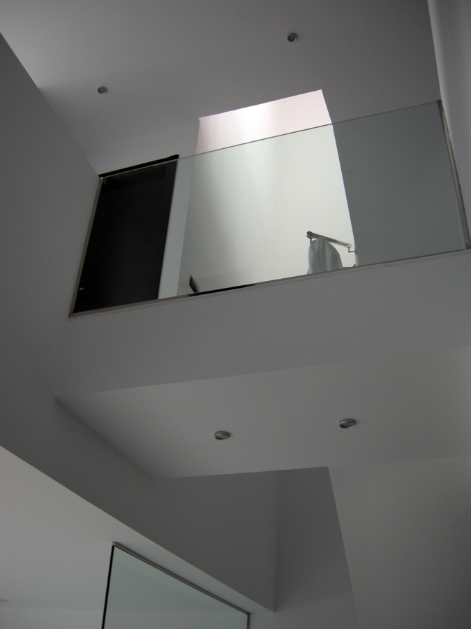 Pasarela sobre hueco desde planta baja