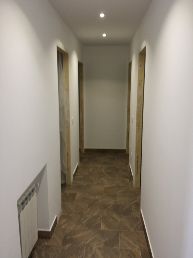 pasillo acabado de pintar