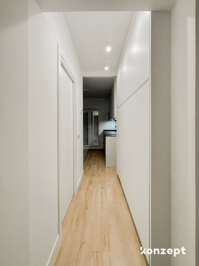 pasillo con almacenaje