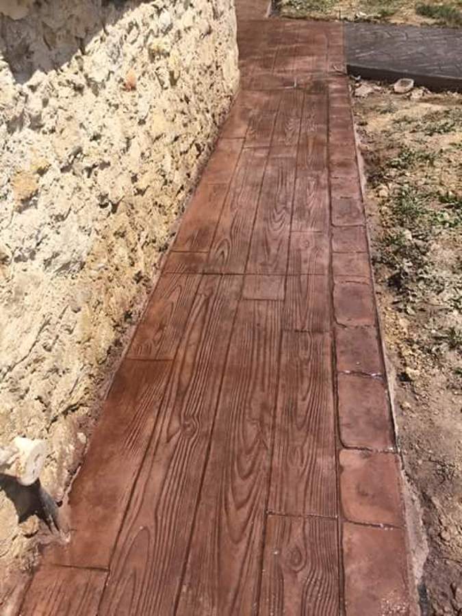 Pasillo con imitacion de madera 