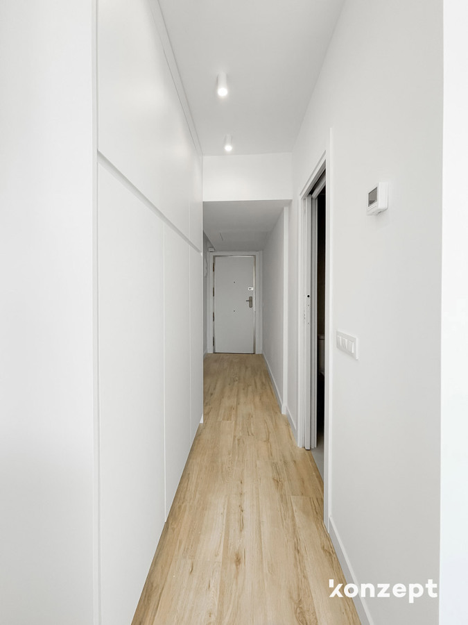 pasillo con muebles integrados