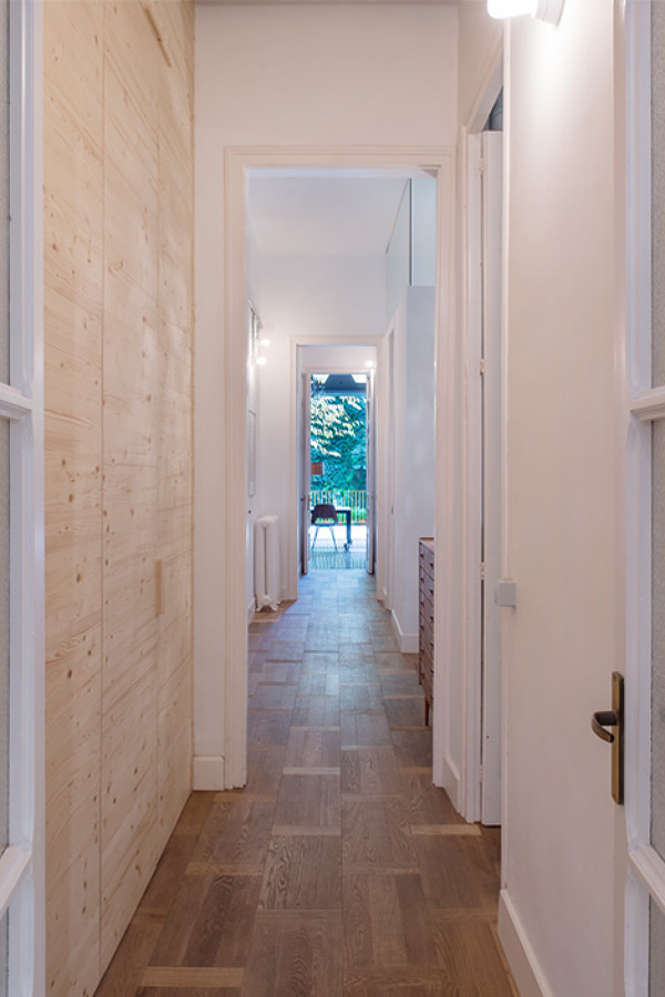 Pasillo con vistas al exterior