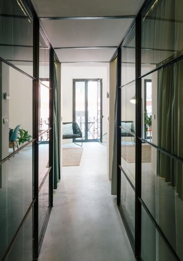 Pasillo (divisorias de vidrio)